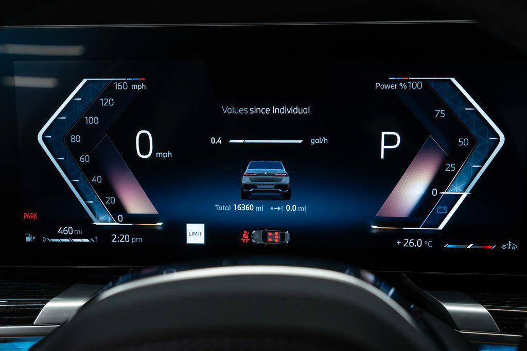BMW 7 Series view 20