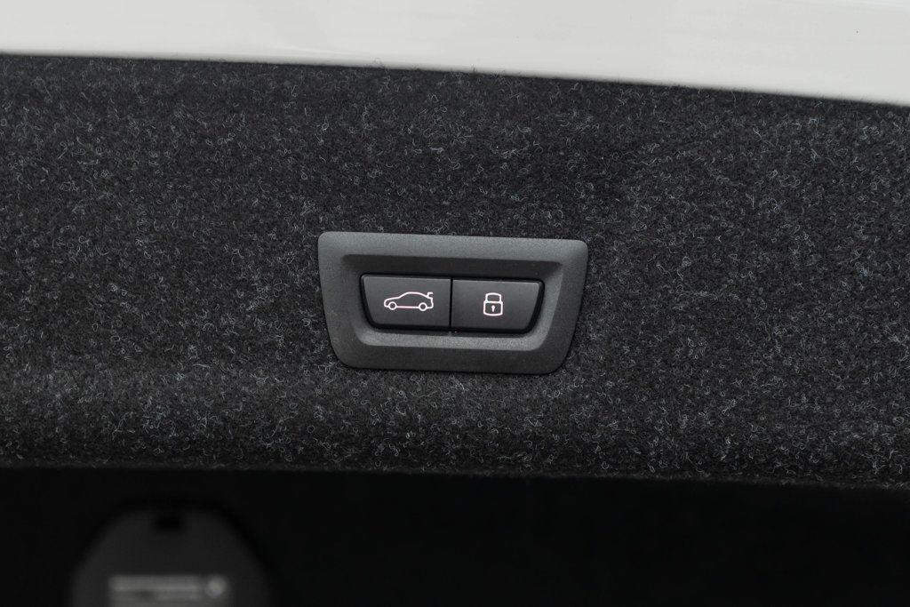 BMW 3 Series view 33