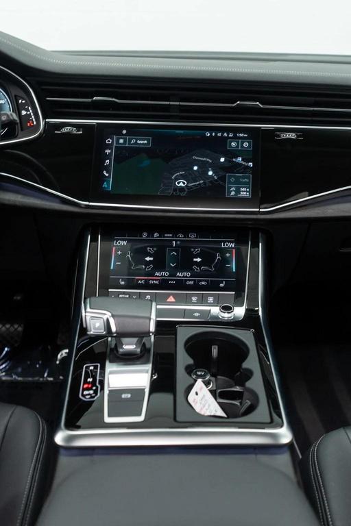 Audi Q8 view 25