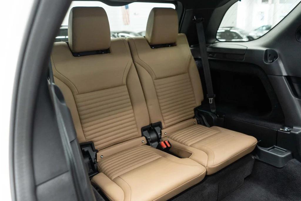 used 2024 Land Rover Discovery car, priced at $45,995