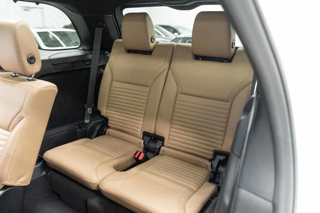 used 2024 Land Rover Discovery car, priced at $45,995