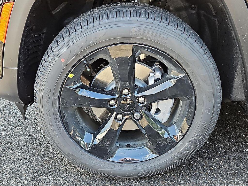 new 2025 Jeep Grand Cherokee car, priced at $51,084