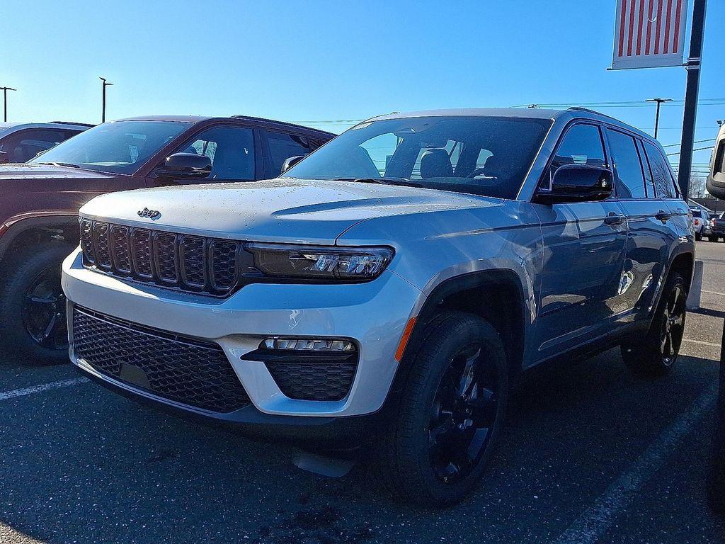 new 2025 Jeep Grand Cherokee car, priced at $49,069