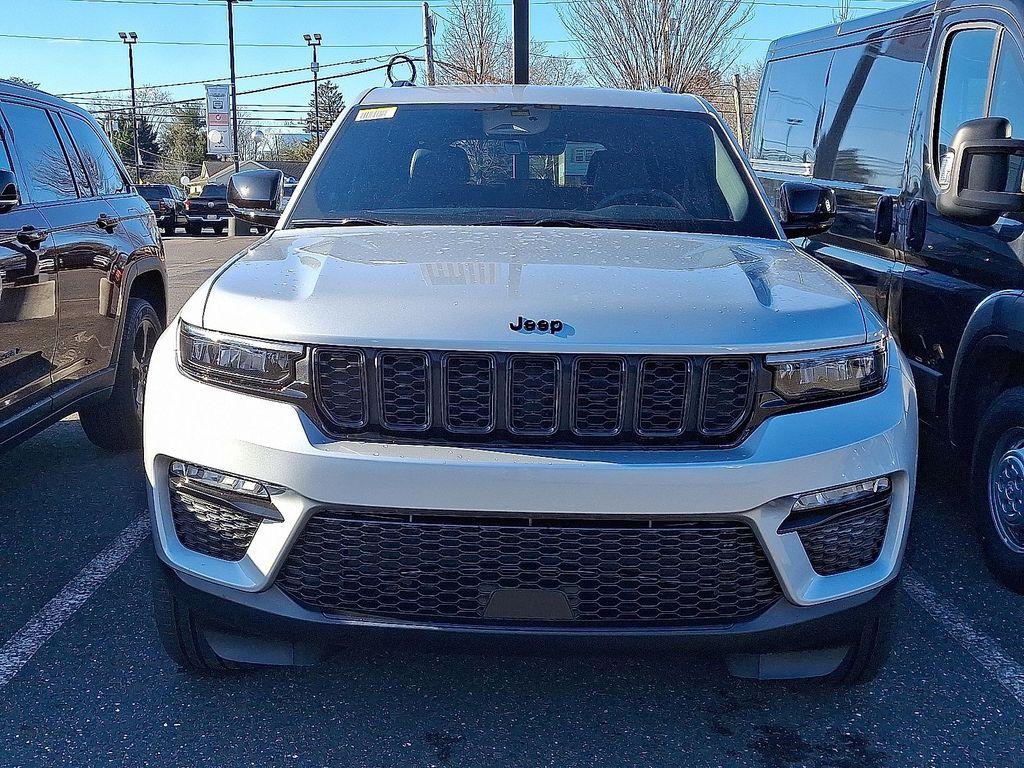 new 2025 Jeep Grand Cherokee car, priced at $49,069