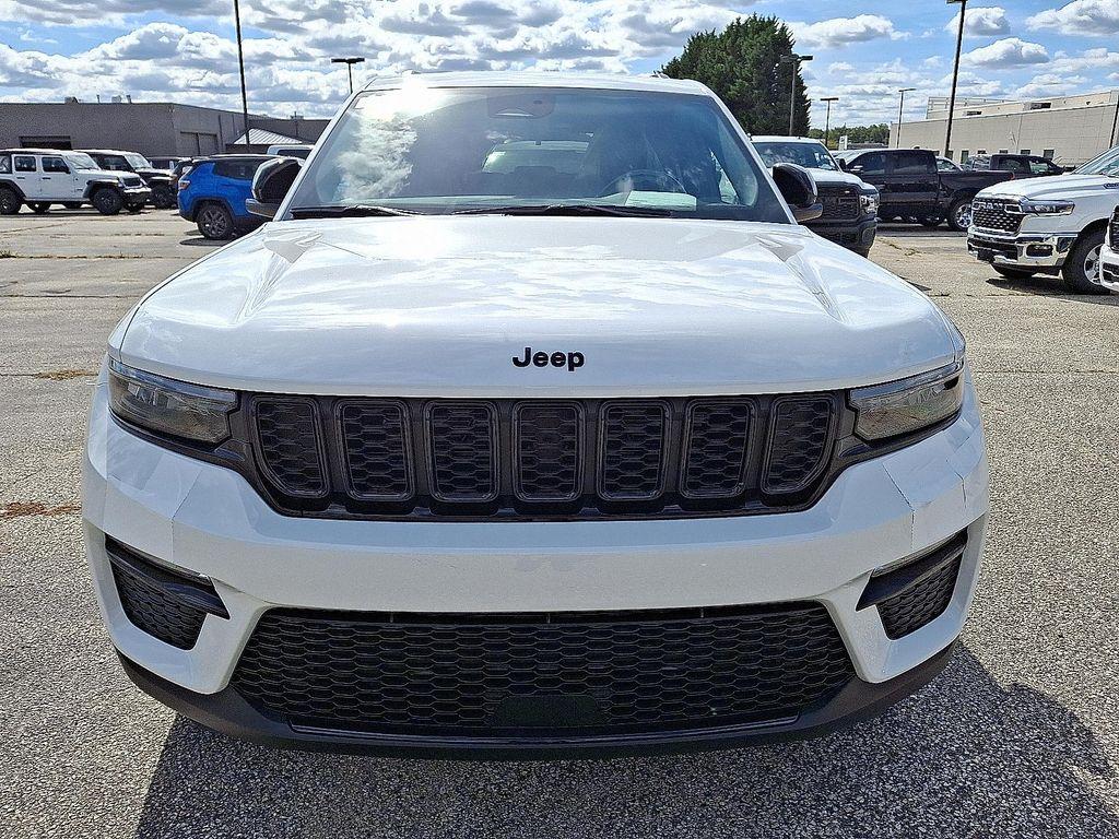new 2025 Jeep Grand Cherokee car, priced at $48,474
