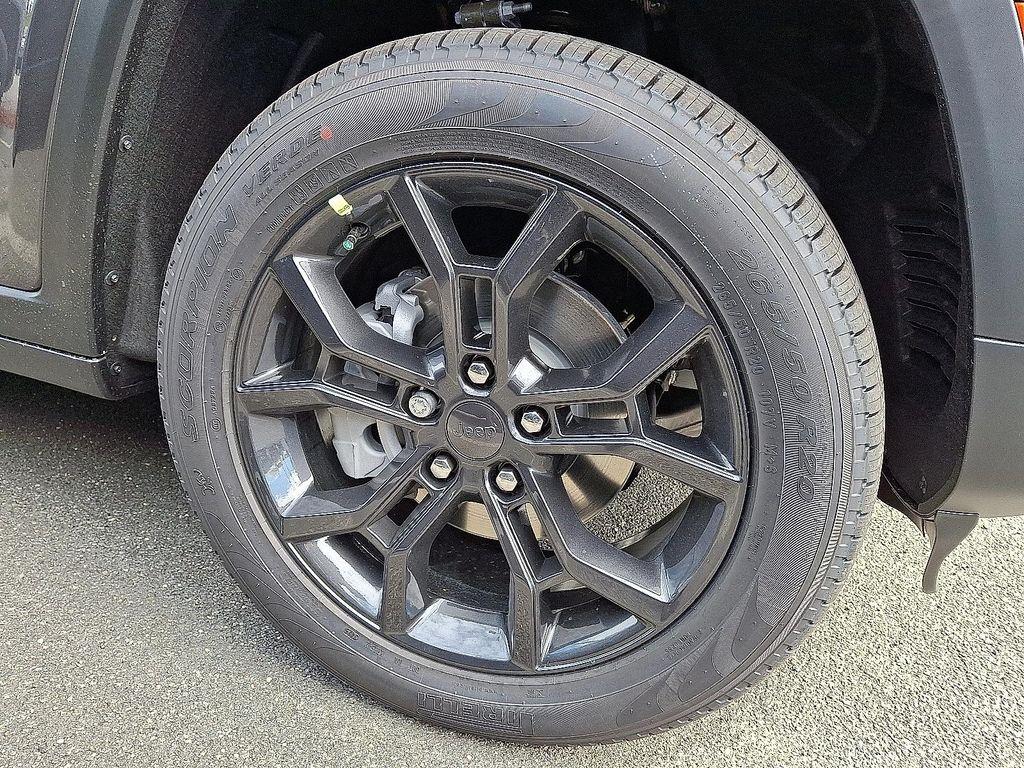 new 2025 Jeep Grand Cherokee car, priced at $52,084