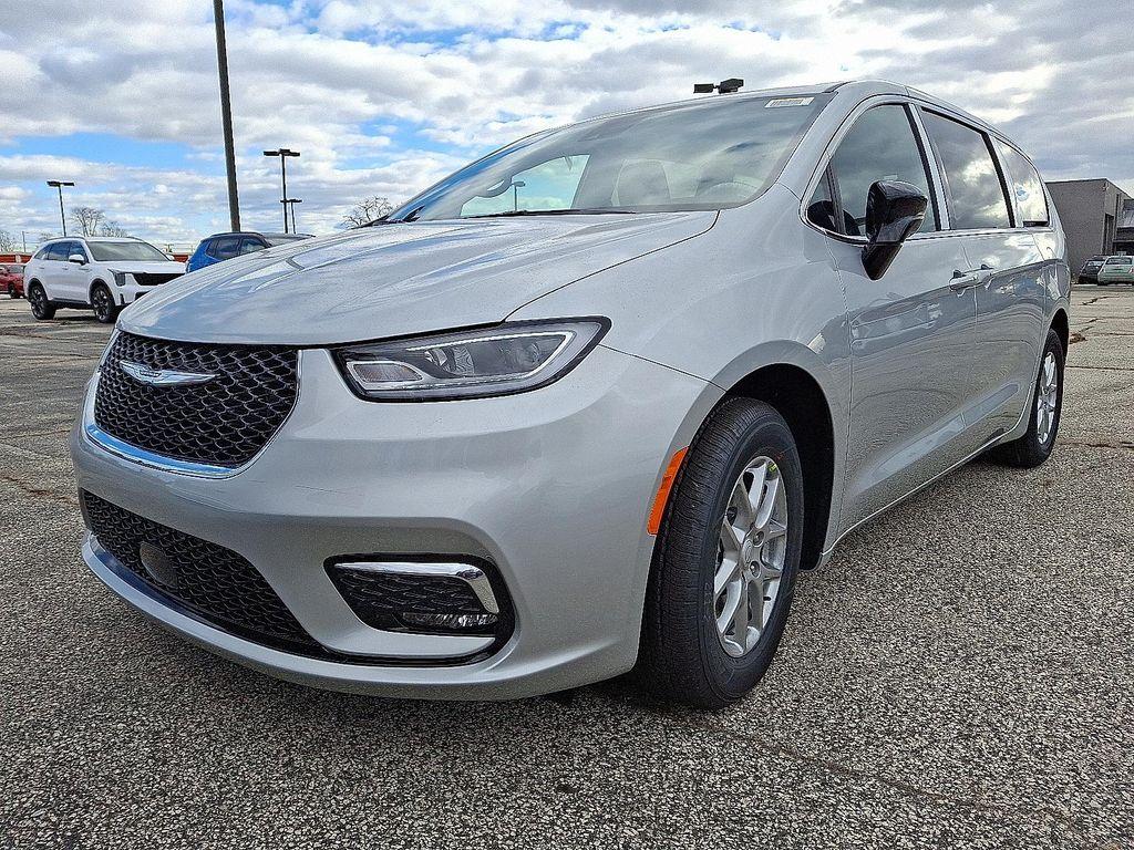 new 2026 Chrysler Pacifica car, priced at $43,929