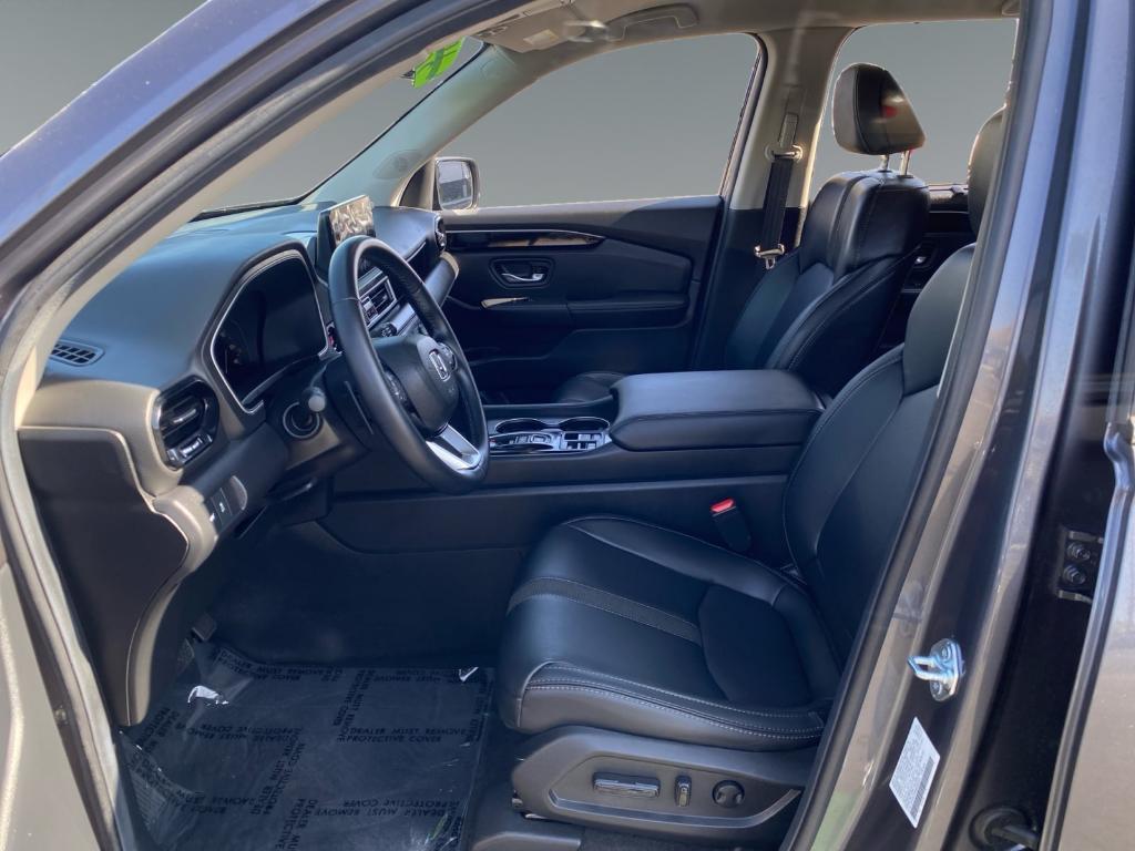 used 2025 Honda Pilot car, priced at $44,817
