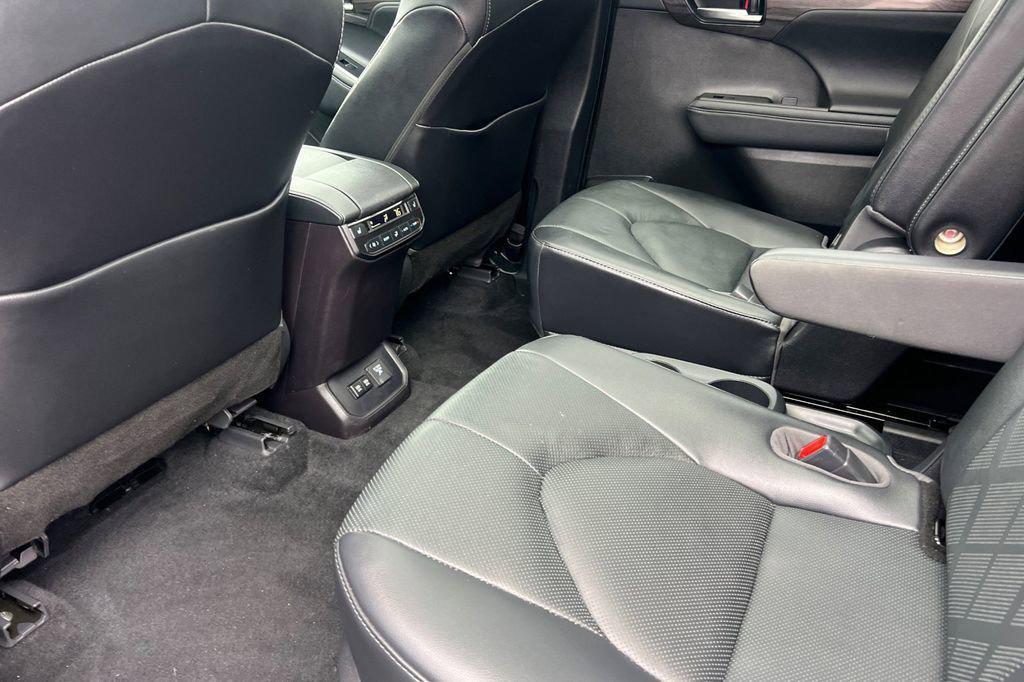 used 2021 Toyota Highlander Hybrid car, priced at $39,599