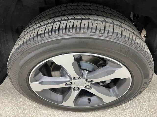 used 2025 Jeep Grand Cherokee L car, priced at $44,979