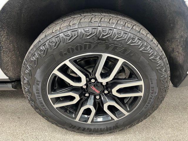 used 2024 GMC Yukon XL car, priced at $69,405