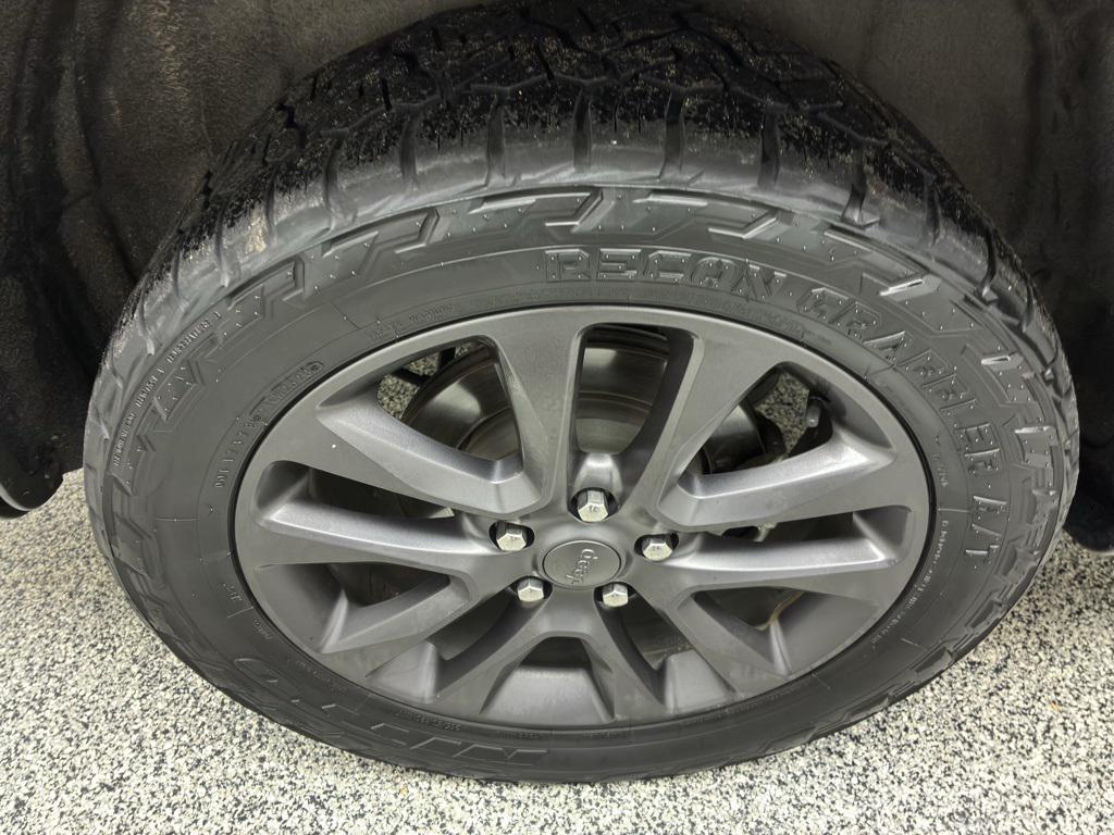 used 2018 Jeep Grand Cherokee car, priced at $21,997