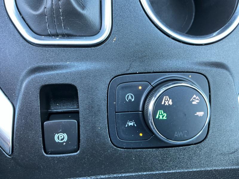 used 2023 Chevrolet Traverse car, priced at $32,995