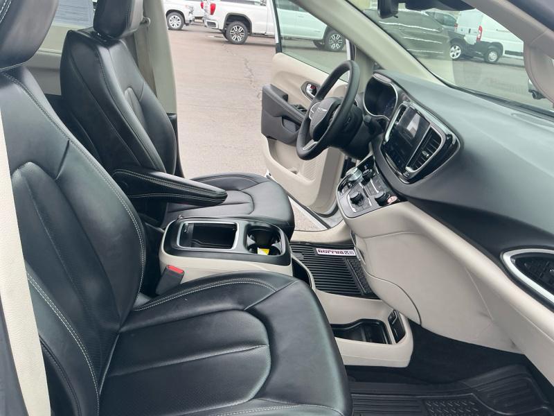 used 2024 Chrysler Pacifica car, priced at $28,750