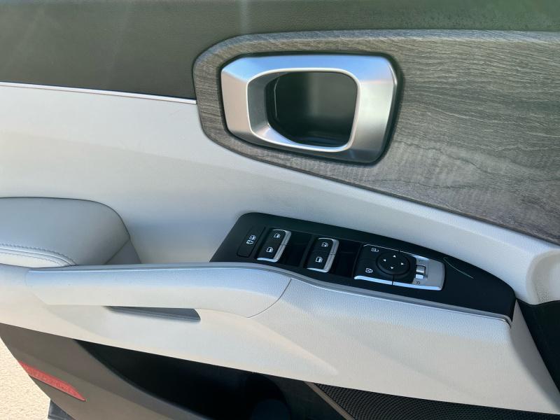 used 2022 Kia Sorento car, priced at $27,495