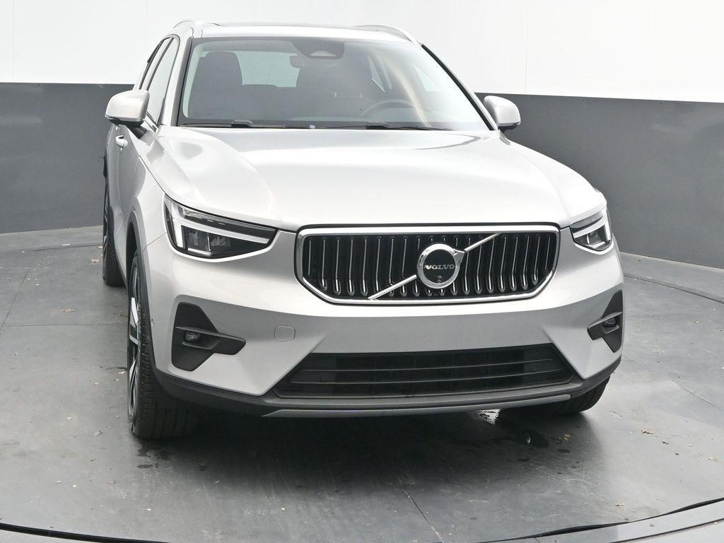 used 2025 Volvo XC40 car, priced at $33,998