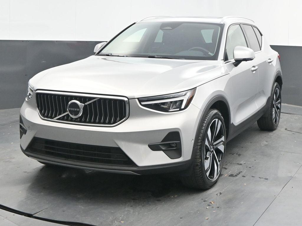 used 2025 Volvo XC40 car, priced at $33,998