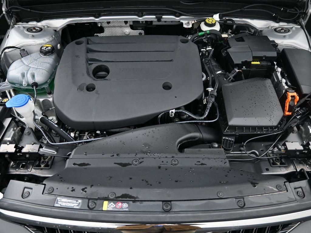 used 2025 Volvo XC40 car, priced at $33,998