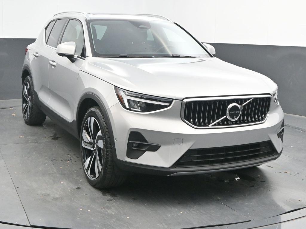 used 2025 Volvo XC40 car, priced at $33,998