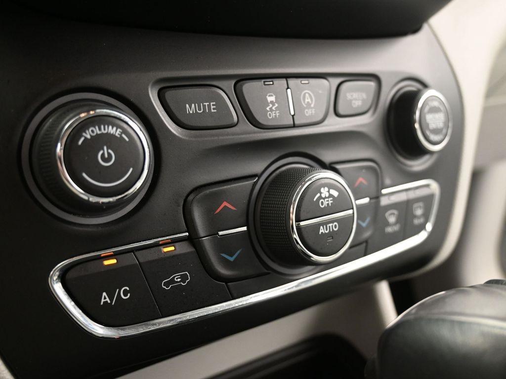 used 2022 Jeep Cherokee car, priced at $22,998