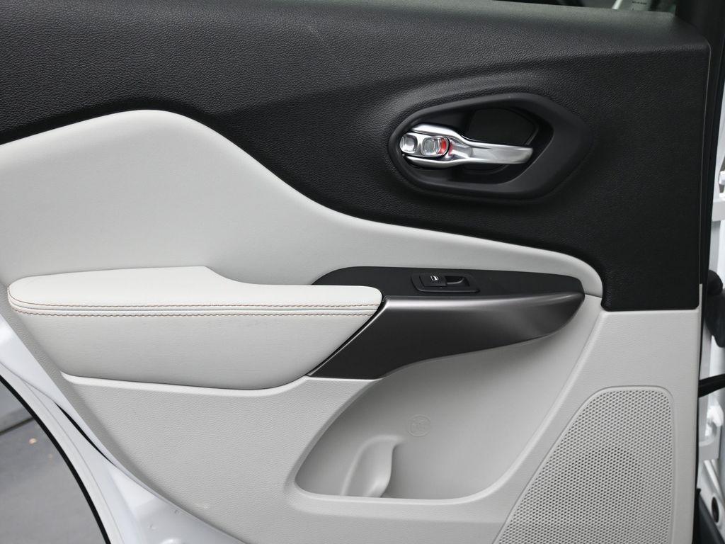 used 2022 Jeep Cherokee car, priced at $22,998