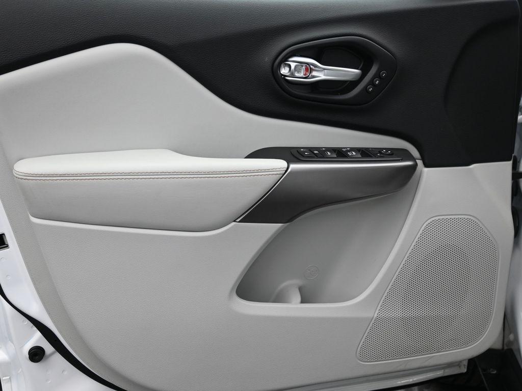 used 2022 Jeep Cherokee car, priced at $22,998