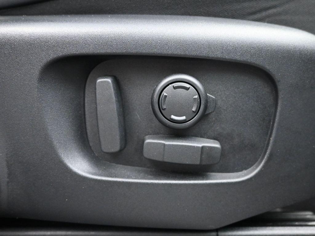 used 2022 Land Rover Discovery car, priced at $23,998