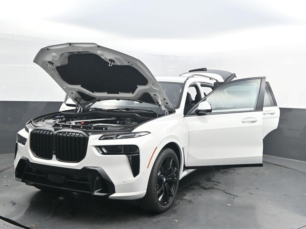 new 2026 BMW X7 car, priced at $100,555