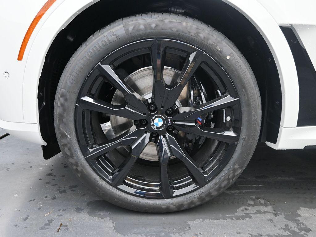 new 2026 BMW X7 car, priced at $100,555