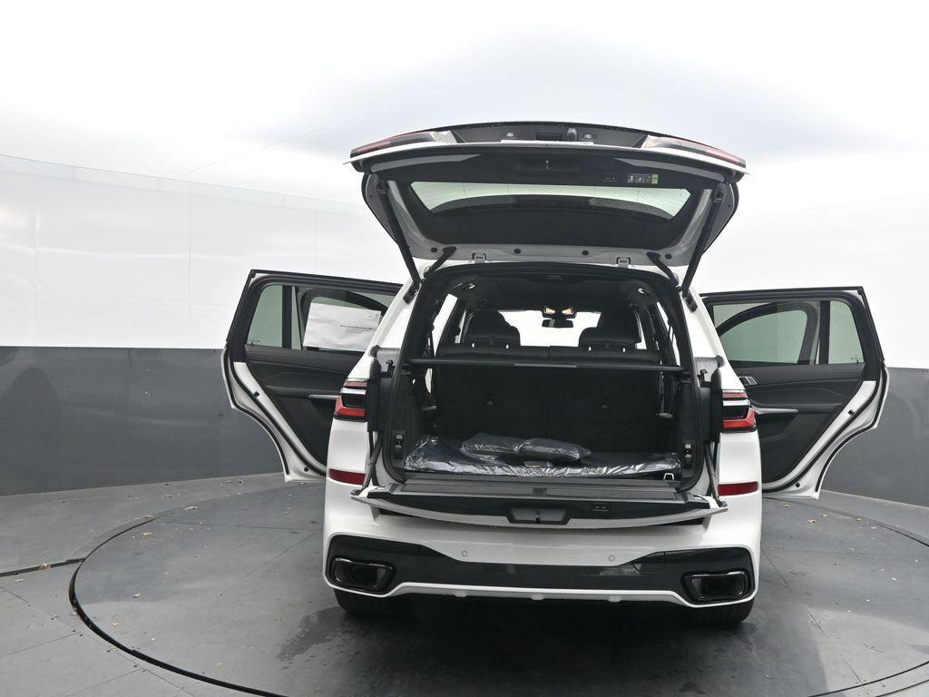 new 2026 BMW X7 car, priced at $100,555
