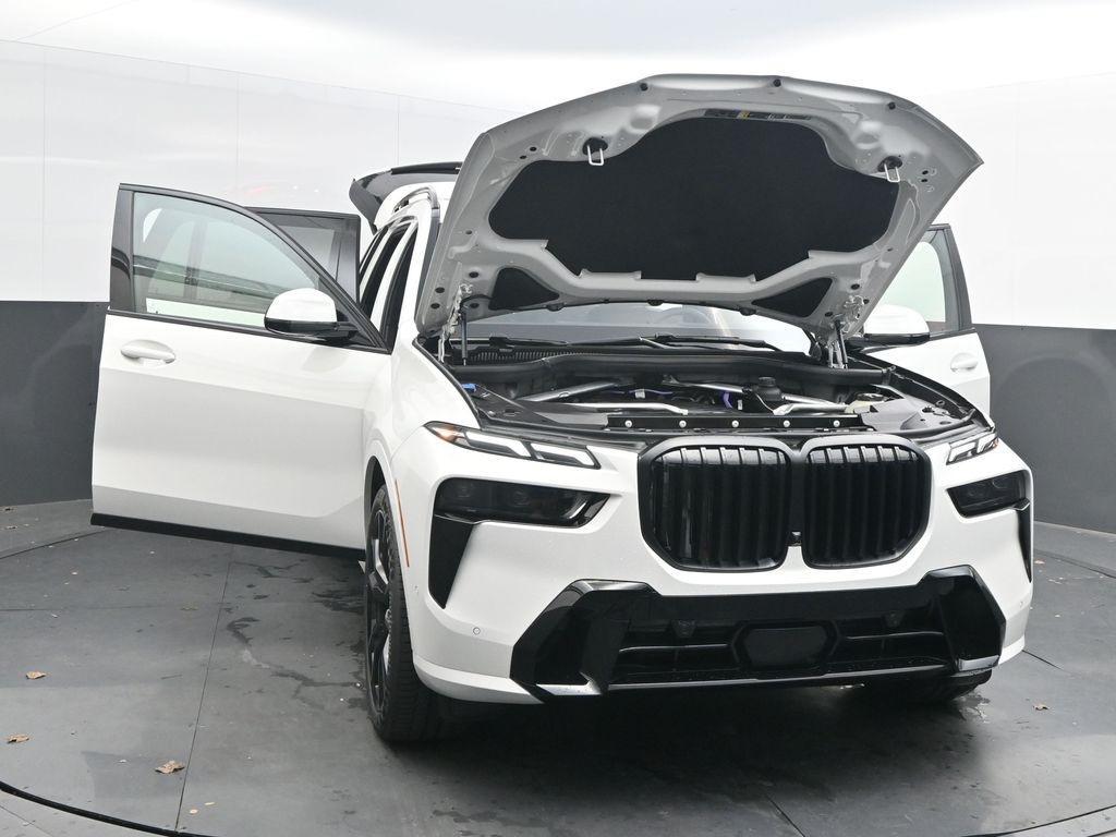 new 2026 BMW X7 car, priced at $100,555