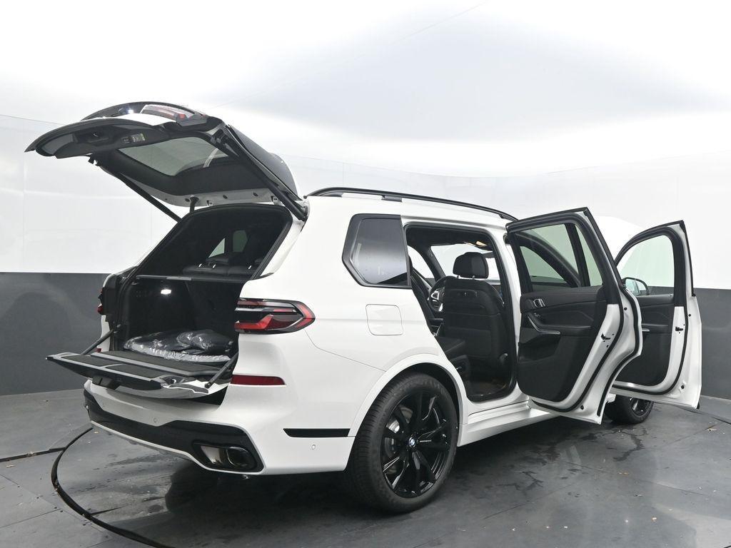 new 2026 BMW X7 car, priced at $100,555
