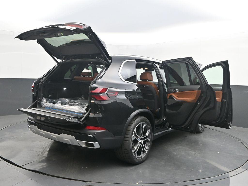 new 2026 BMW X7 car, priced at $97,710