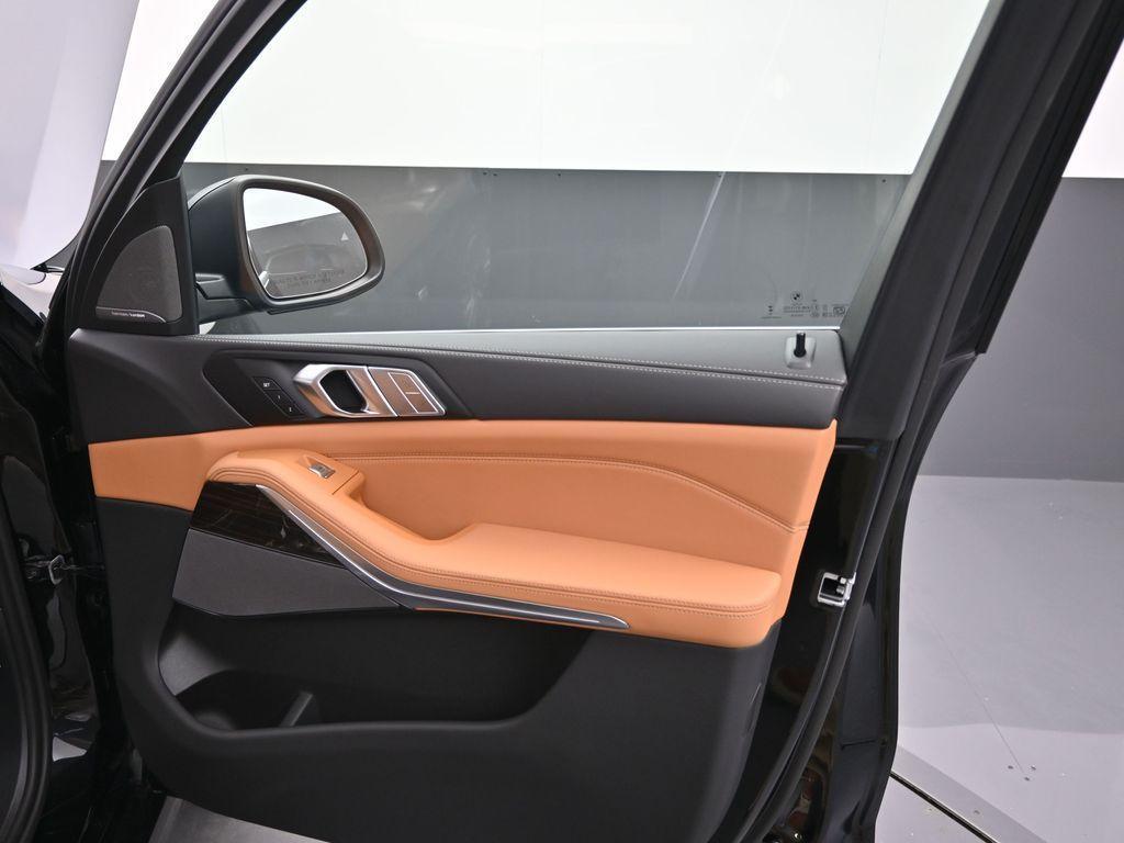 new 2026 BMW X7 car, priced at $97,710
