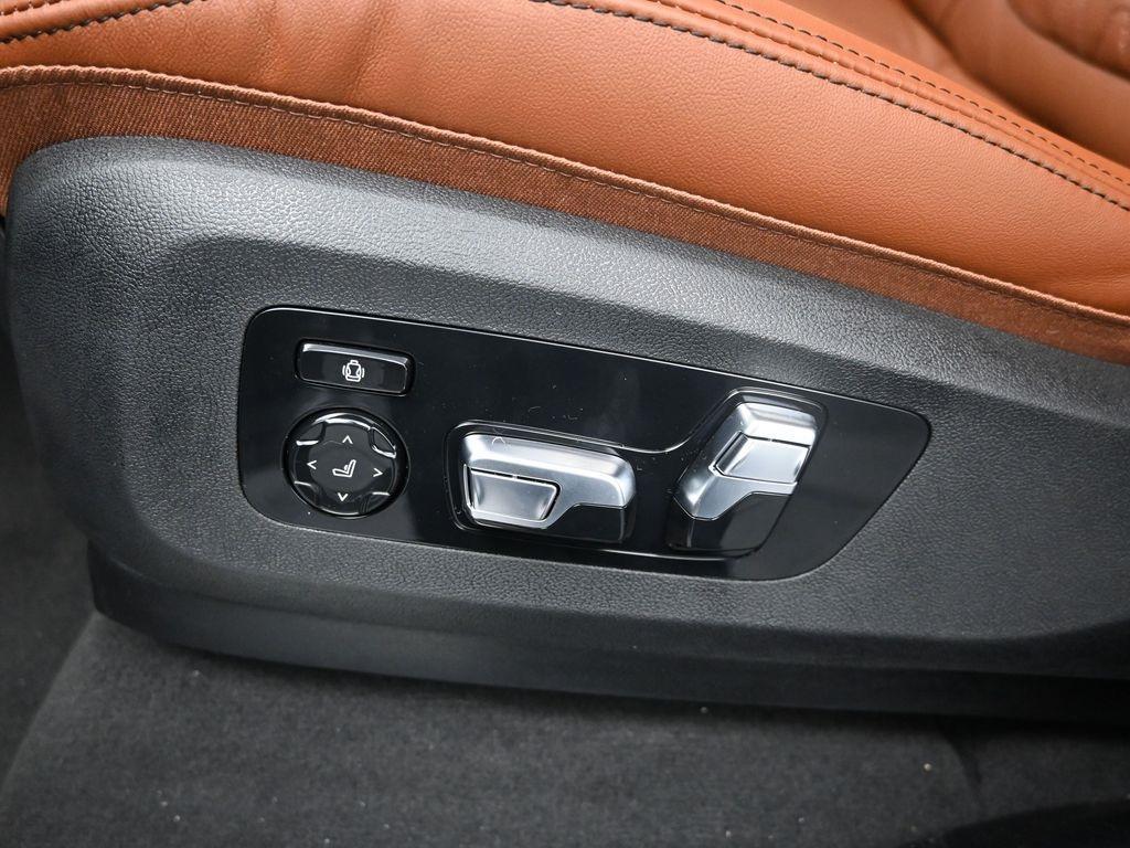 new 2026 BMW X7 car, priced at $123,135