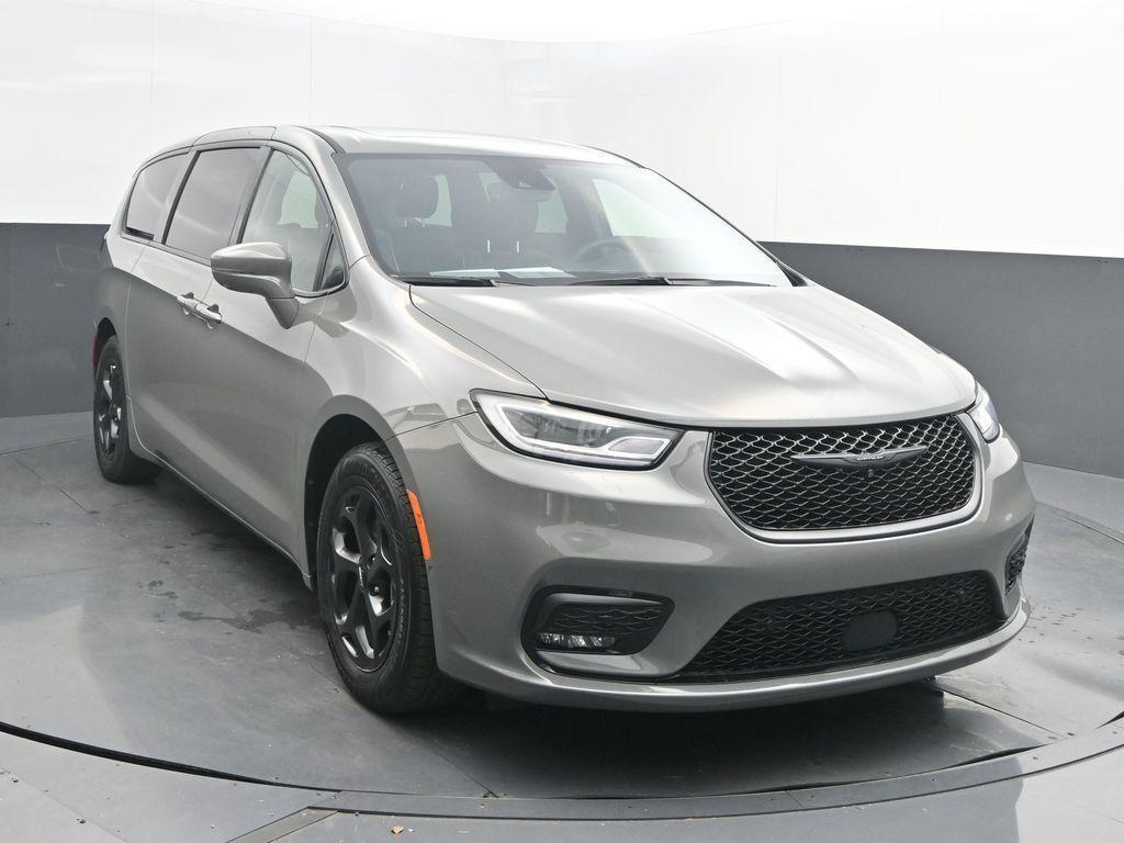used 2022 Chrysler Pacifica Hybrid car, priced at $24,998
