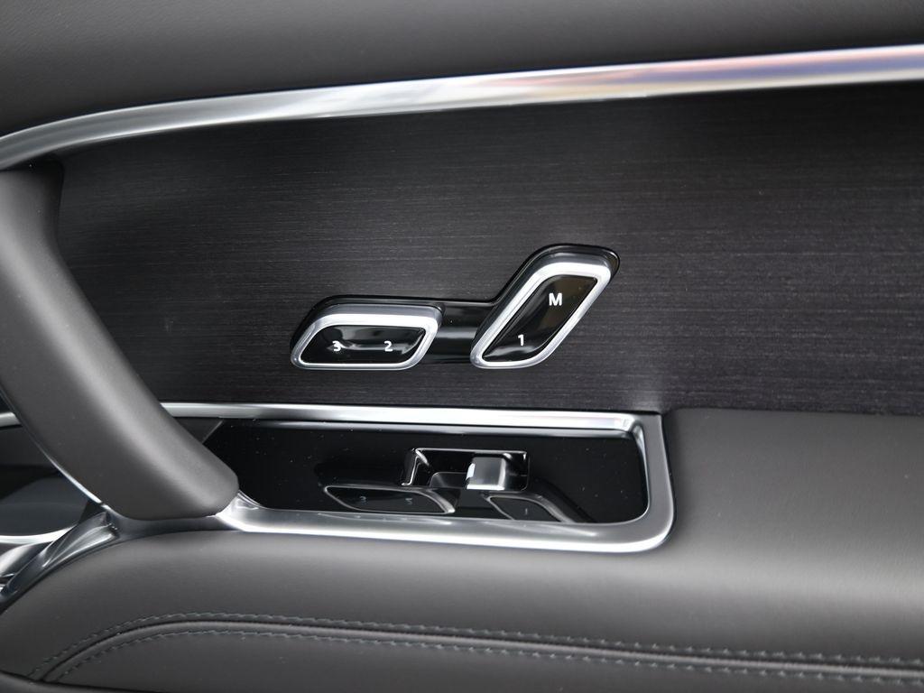 new 2025 Land Rover Range Rover car, priced at $165,205