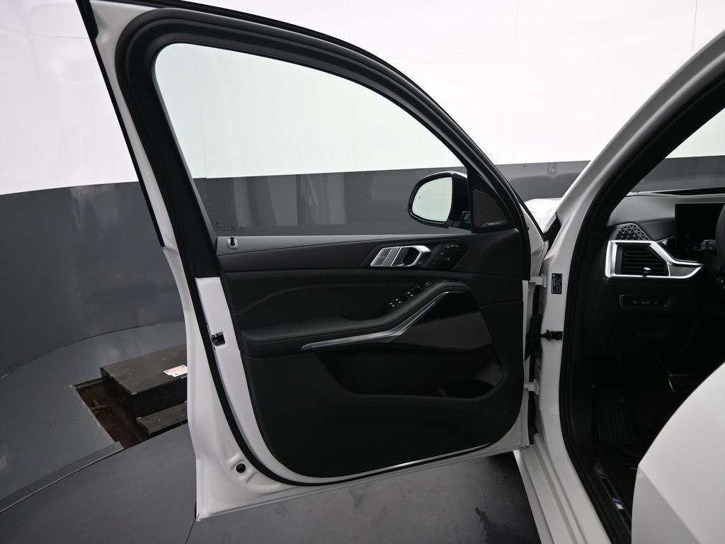 new 2026 BMW X7 car, priced at $101,110