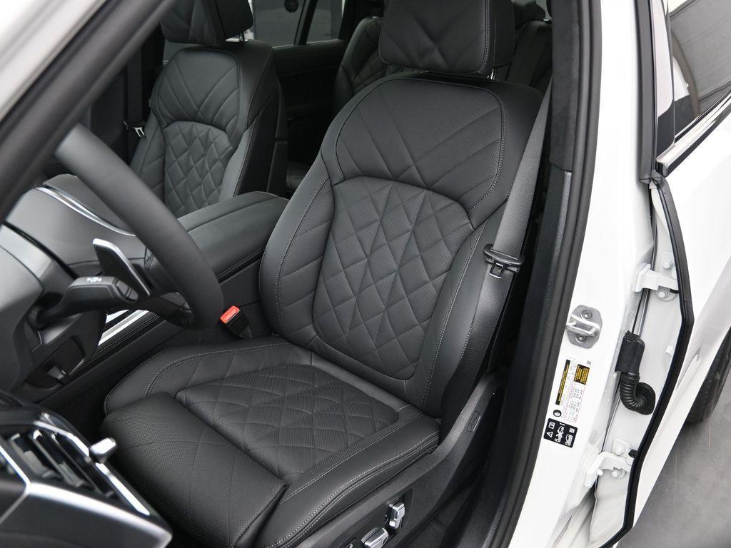 new 2026 BMW X7 car, priced at $101,110