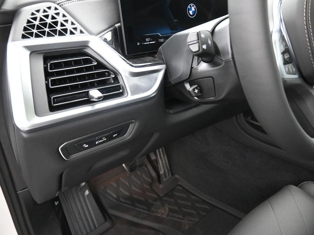 new 2026 BMW X7 car, priced at $101,110