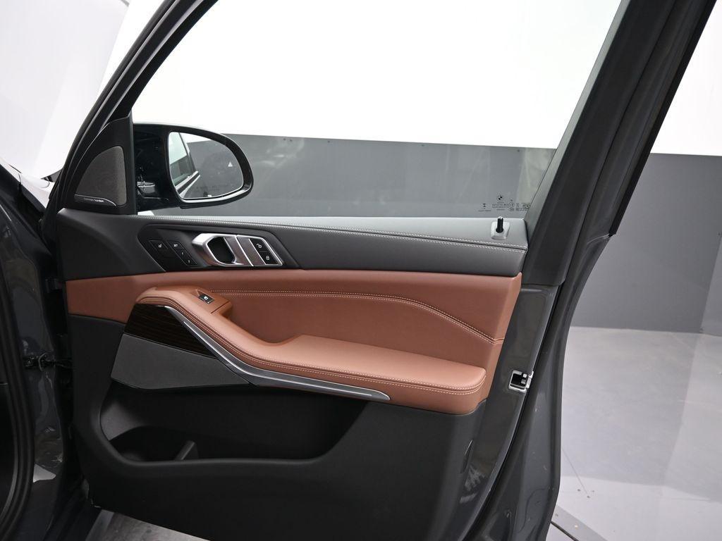 new 2026 BMW X7 car, priced at $124,235