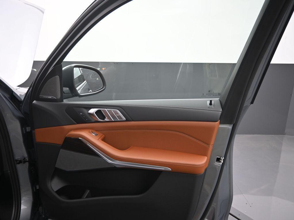 new 2026 BMW X7 car, priced at $98,485