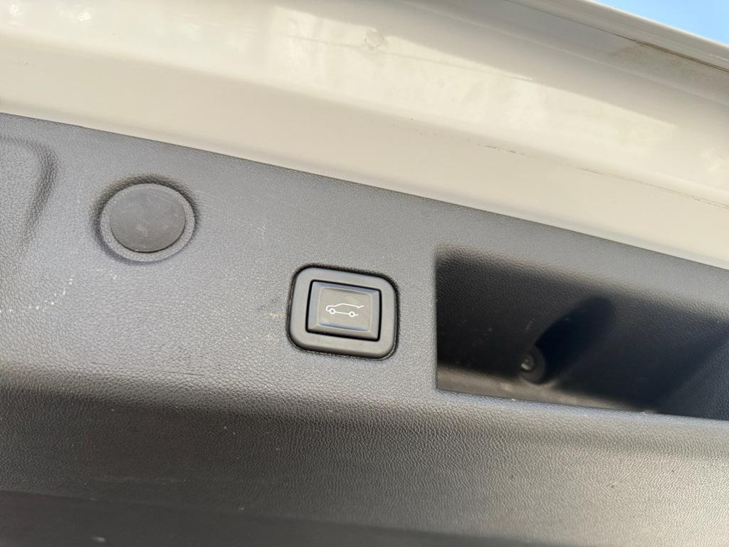 used 2023 Chevrolet Equinox car, priced at $24,198