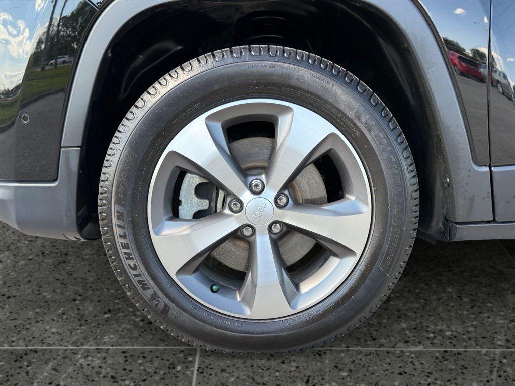 used 2022 Jeep Cherokee car, priced at $22,990