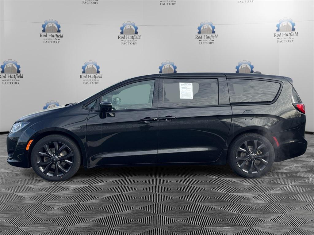 used 2020 Chrysler Pacifica car, priced at $18,364