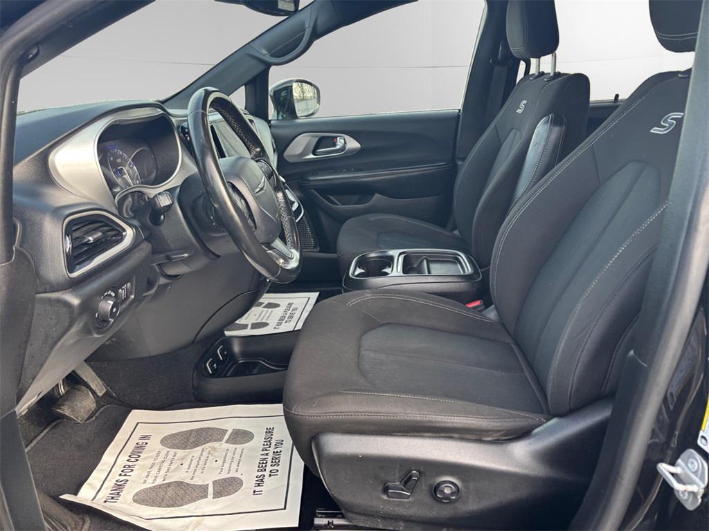 used 2020 Chrysler Pacifica car, priced at $18,364