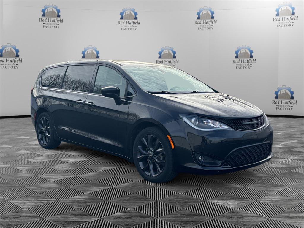 used 2020 Chrysler Pacifica car, priced at $18,364