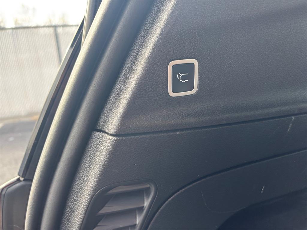 used 2020 Chrysler Pacifica car, priced at $18,364