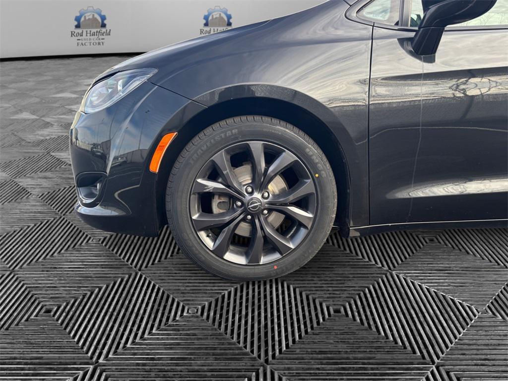 used 2020 Chrysler Pacifica car, priced at $18,364