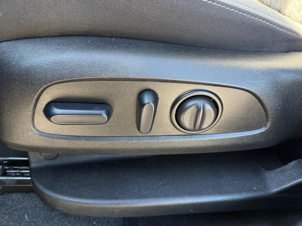 used 2024 Chevrolet Equinox car, priced at $21,533